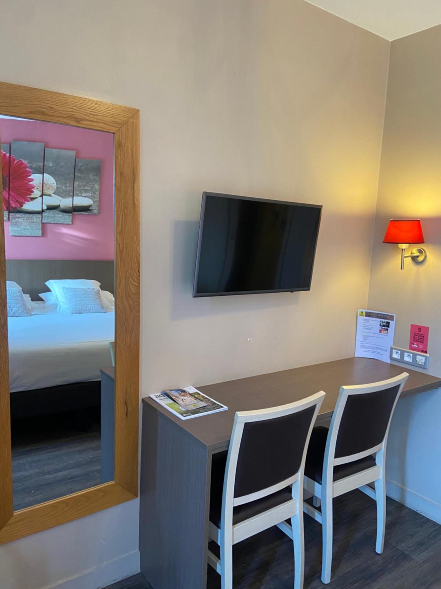 Hotel Logis La Lentillere - Restaurant Cote Parc Lalacelle